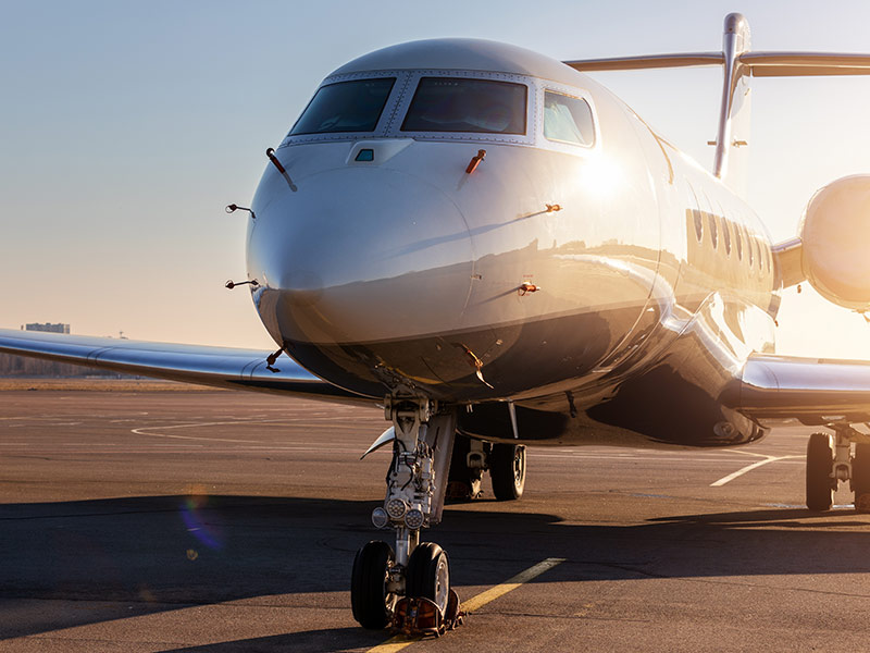 Cómo transportar un equipo de esquí al viajar en avión